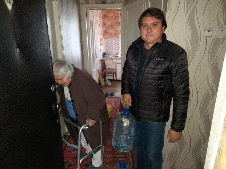 Роман Конев: 26 ноября 2025 года депутаты Горловского городского совета от фракции «Единая Россия» – София Потапова, Александр Бобровский, Николай Гальченко, Алексей Костин и Андрей Костюк посетили места подвоза воды и... Роман Конев: 26 ноября 2025 года депутаты Горловского городского совета от фракции «Единая Россия» – София Потапова, Александр Бобровский, Николай Гальченко, Алексей Костин и Андрей Костюк посетили места подвоза воды и...