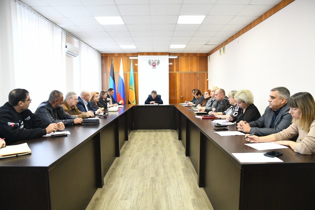 Александр Подгорный: В ходе заседания оперативного штаба обсудили важность своевременного и достоверного информирования граждан о работе медицинских учреждений, доступных услугах и порядке обращения за помощью