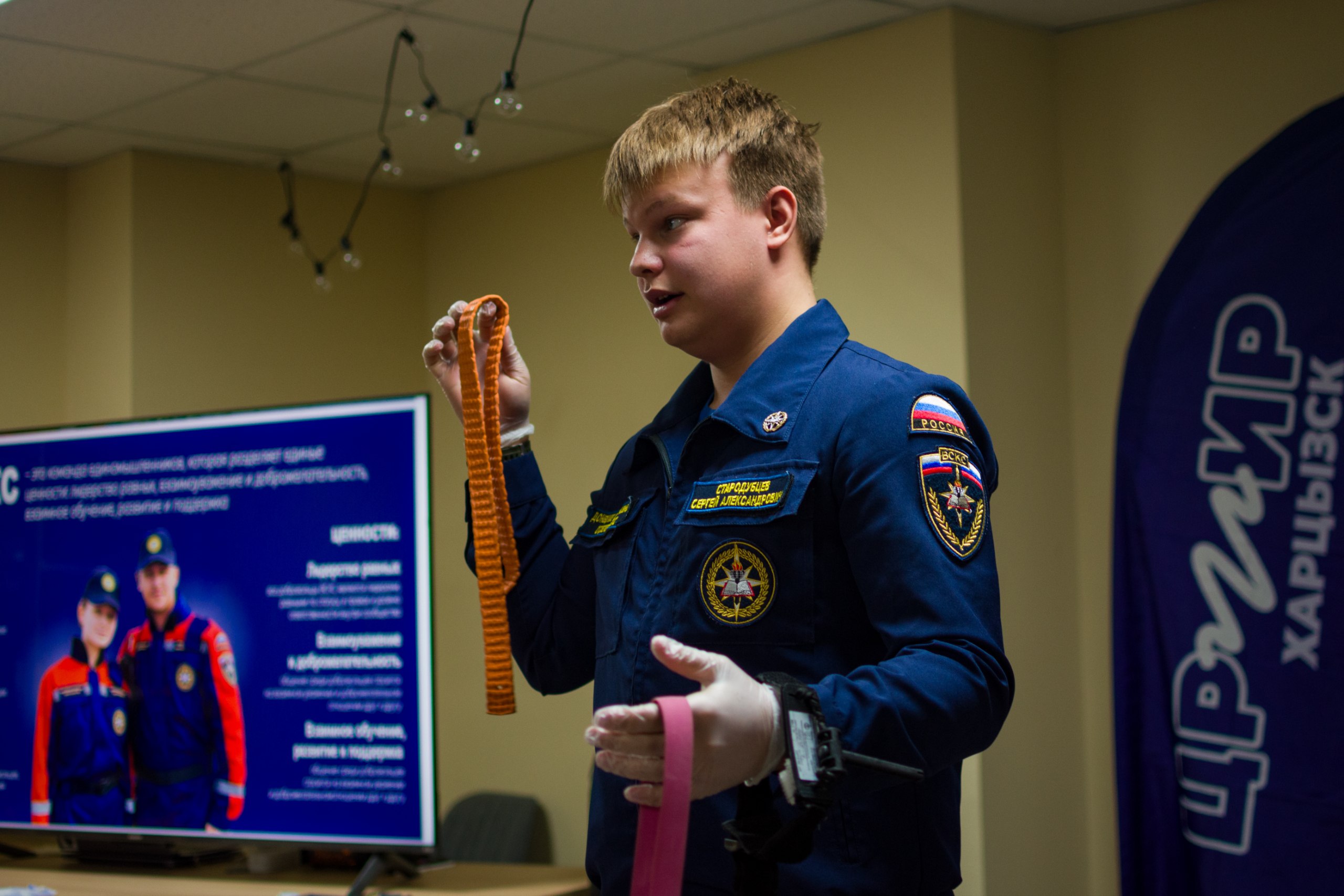 Добровольцы Донецкого РО ВСКС провели на базе ЦРМИРа в Харцызске агитационную встречу и мастер-класс по основам оказания первой помощи Добровольцы Донецкого РО ВСКС провели на базе ЦРМИРа в Харцызске агитационную встречу и мастер-класс по основам оказания первой помощи