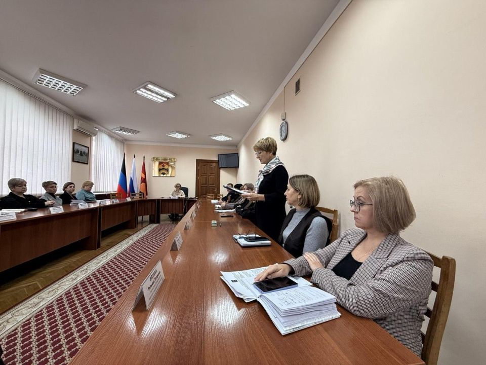 Аппаратное совещание. 26 ноября врип главы муниципального образования Шахтерского округа Светлана Майчук провела совещание с руководителями территориальных отделов, секторов Департамента по работе с территориальными... Аппаратное совещание. 26 ноября врип главы муниципального образования Шахтерского округа Светлана Майчук провела совещание с руководителями территориальных отделов, секторов Департамента по работе с территориальными...