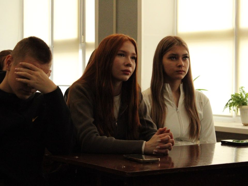 Уроки мужества в рамках проекта «Служу Отечеству», реализуемые фондом «Защитники Отечества», неуклонно расширяют свою географию на территории Донецкой Народной Республики Уроки мужества в рамках проекта «Служу Отечеству», реализуемые фондом «Защитники Отечества», неуклонно расширяют свою географию на территории Донецкой Народной Республики