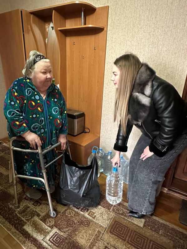 Роман Конев: 26 ноября 2025 года депутаты Горловского городского совета от фракции «Единая Россия» – София Потапова, Александр Бобровский, Николай Гальченко, Алексей Костин и Андрей Костюк посетили места подвоза воды и... Роман Конев: 26 ноября 2025 года депутаты Горловского городского совета от фракции «Единая Россия» – София Потапова, Александр Бобровский, Николай Гальченко, Алексей Костин и Андрей Костюк посетили места подвоза воды и...