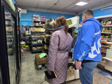 В Мангушском муниципальном округе продолжают следить за тем, чтобы в местных магазинах было не только удобно, но и безопасно покупать продукты