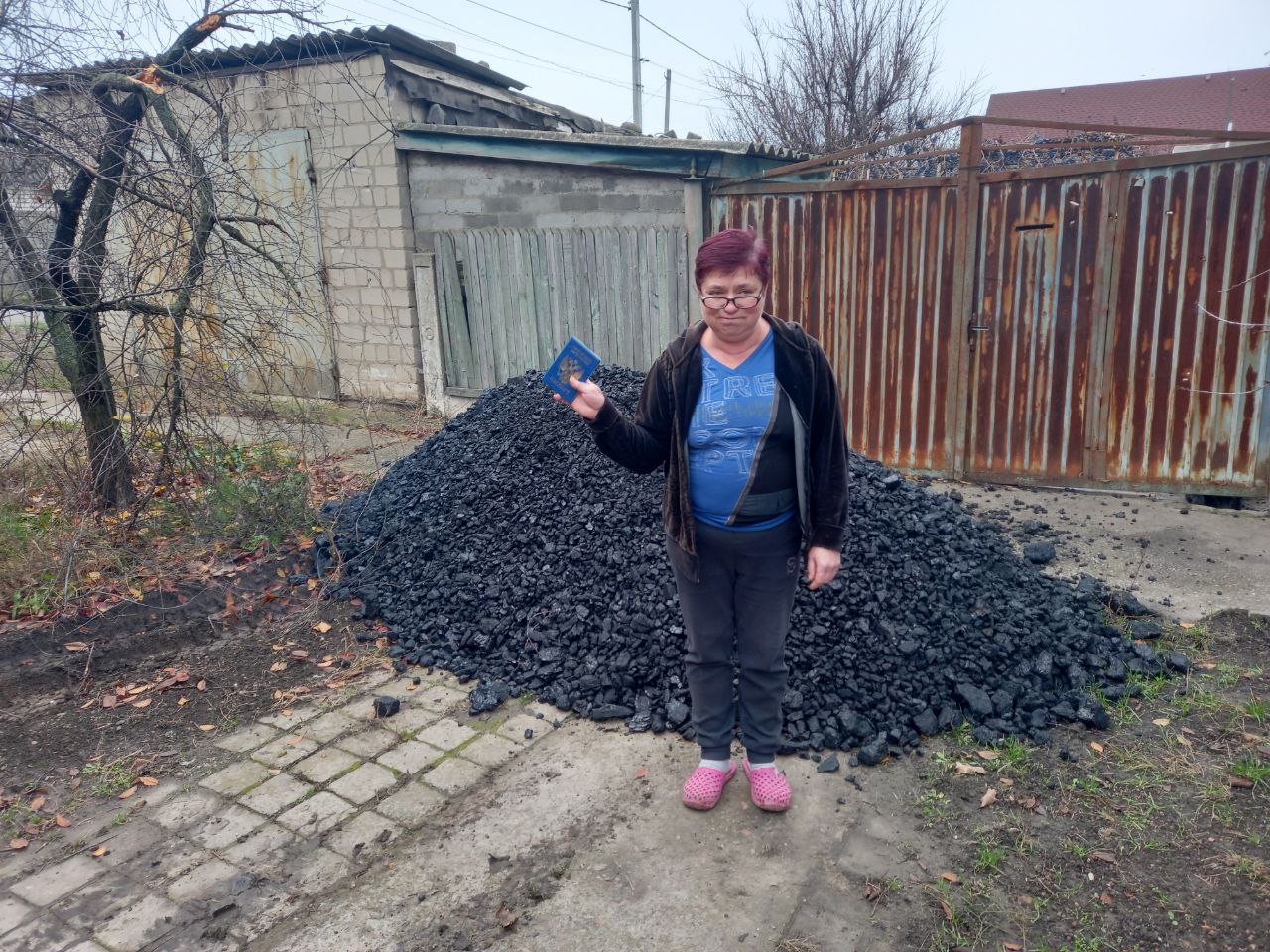 Наталья Великодная: В рамках благотворительной программы, организованной МОО «Центр развития региона», мы предоставляем жителям города Курахово твердое топливо — уголь Наталья Великодная: В рамках благотворительной программы, организованной МОО «Центр развития региона», мы предоставляем жителям города Курахово твердое топливо — уголь