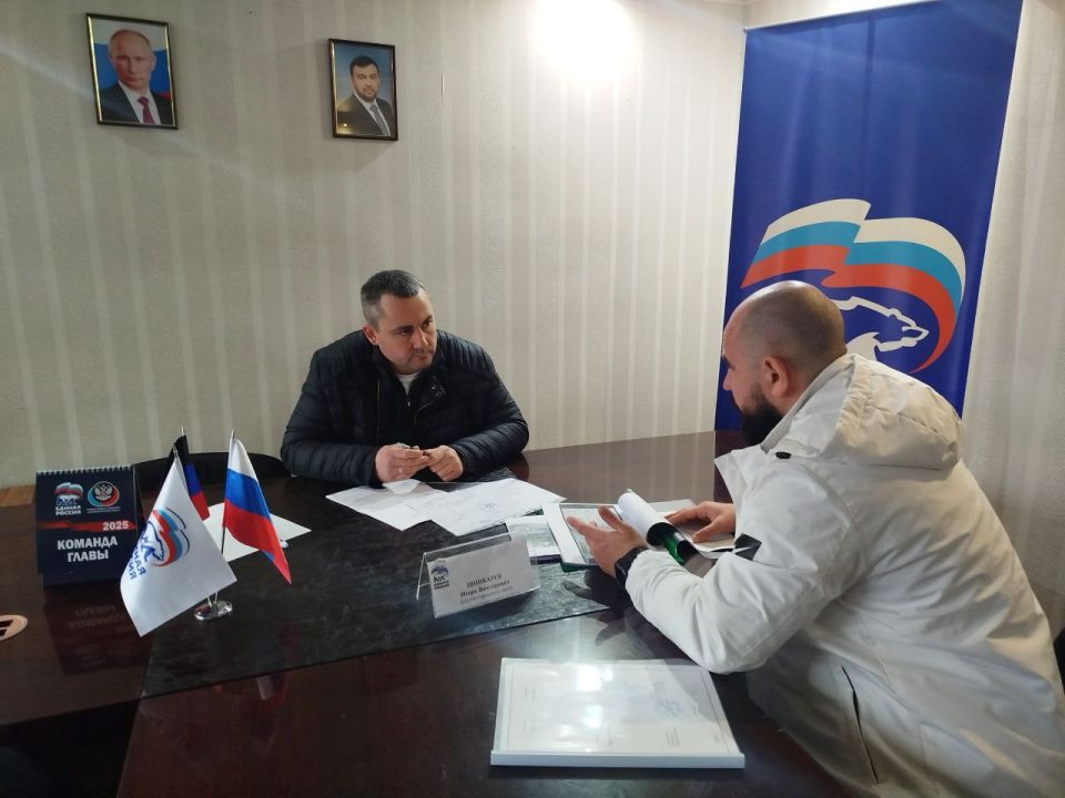 Состоялся прием граждан. Сегодня, 26 ноября, депутат фракции "Единая Россия" Торезского городского совета Шинкарев Игорь Викторович провел прием граждан Состоялся прием граждан. Сегодня, 26 ноября, депутат фракции "Единая Россия" Торезского городского совета Шинкарев Игорь Викторович провел прием граждан