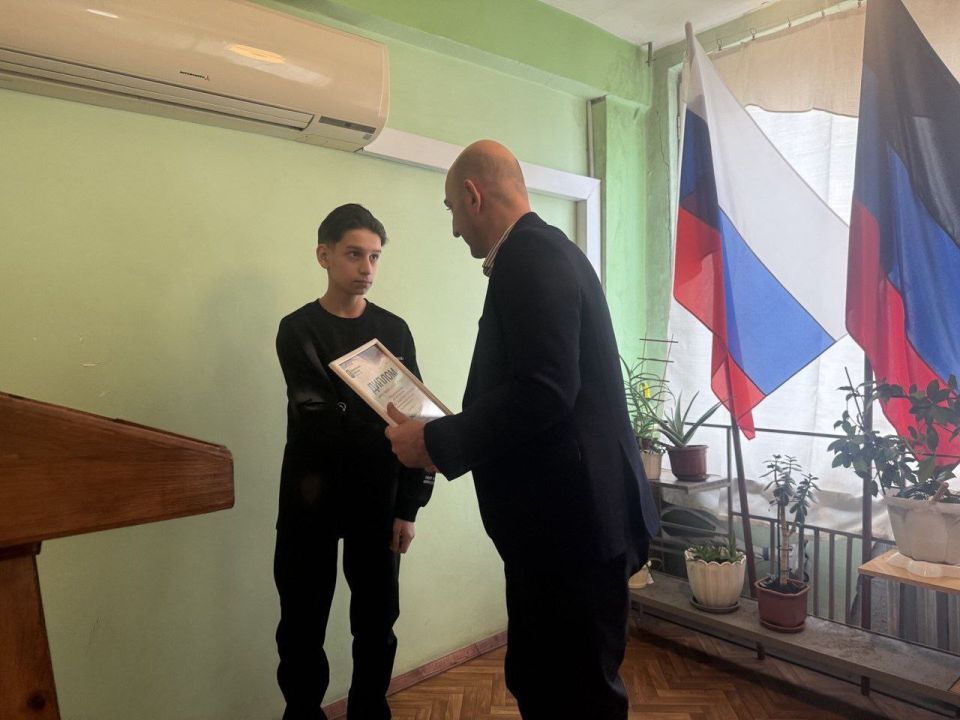 Гурген Малхасян: Поздравил одного из победителей творческого конкурса детского рисунка «Наше всё: Защитники Отечества» Гурген Малхасян: Поздравил одного из победителей творческого конкурса детского рисунка «Наше всё: Защитники Отечества»