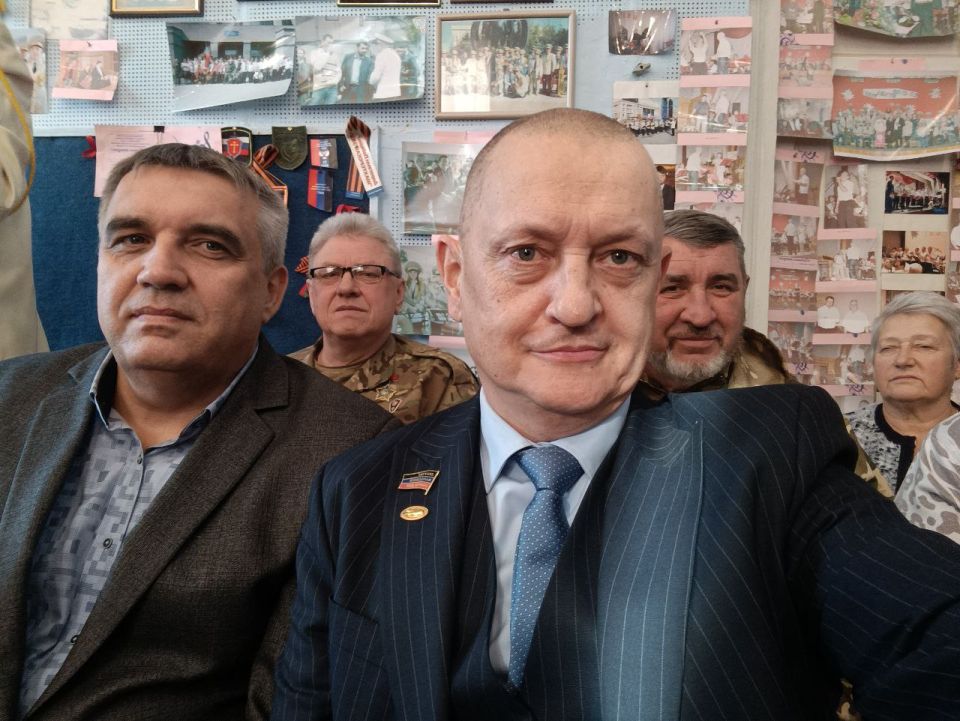 Дмитрий Огилец: С большим удовольствием принял участие в творческом вечере, посвященному пятидесятилетию творческой деятельности дирижёра, руководителя эстрадно-духового оркестра "Шахтерские зори" Александра Николаевича... Дмитрий Огилец: С большим удовольствием принял участие в творческом вечере, посвященному пятидесятилетию творческой деятельности дирижёра, руководителя эстрадно-духового оркестра "Шахтерские зори" Александра Николаевича...
