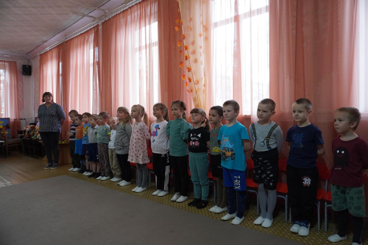 Сахалинский мэр привез подарки шахтерскому детсаду № 1 Сахалинский мэр привез подарки шахтерскому детсаду № 1