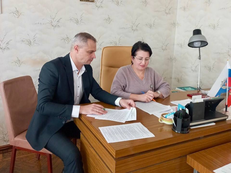 25 ноября государственный инспектор отдела надзора в области карантина растений и семеноводства, качества и безопасности зерна по ДНР Управления Россельхознадзора по ДНР и ЛНР провел профилактические визиты по инициативе... 25 ноября государственный инспектор отдела надзора в области карантина растений и семеноводства, качества и безопасности зерна по ДНР Управления Россельхознадзора по ДНР и ЛНР провел профилактические визиты по инициативе...
