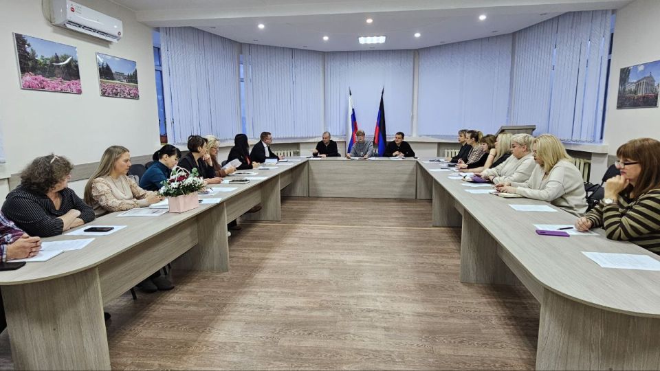 Татьяна Копылова: Сегодня, 26 ноября, провела аппаратное совещание Управы Ворошиловского внутригородского района Администрации городского округа Донецк Татьяна Копылова: Сегодня, 26 ноября, провела аппаратное совещание Управы Ворошиловского внутригородского района Администрации городского округа Донецк