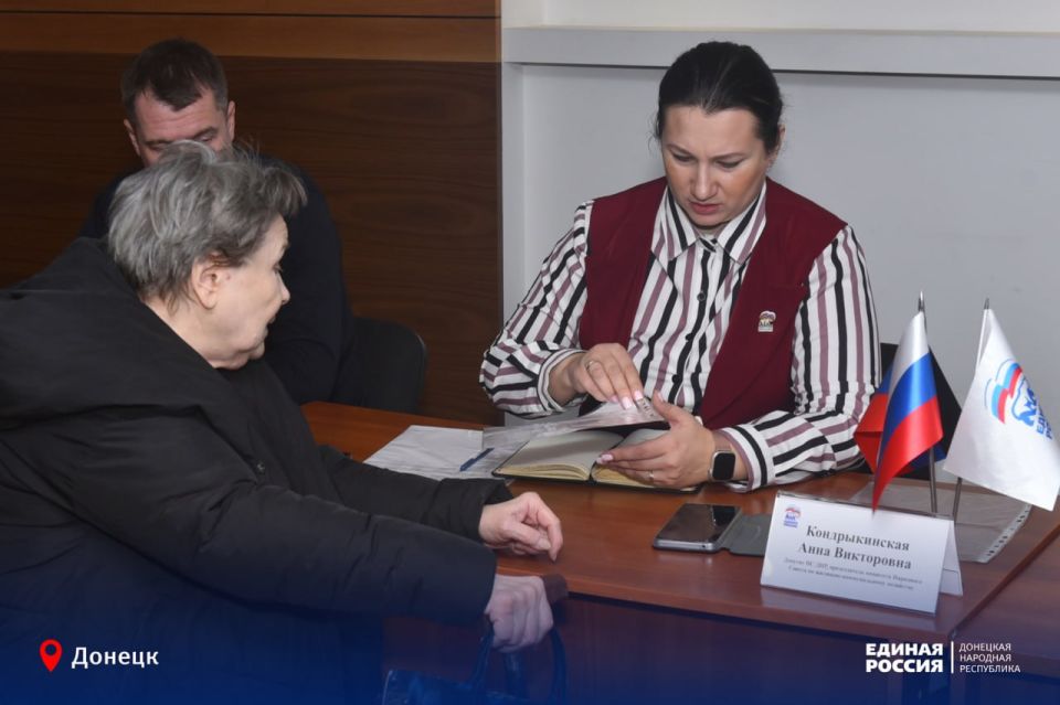 Когда важно быть рядом: приём жителей Республики в общественной приёмной Когда важно быть рядом: приём жителей Республики в общественной приёмной