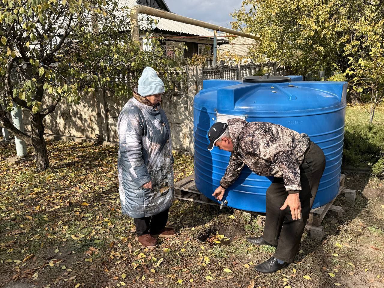 26 ноября 2025 года во исполнение поручения Главы Донецкой Народной Республики депутаты Ясиноватского муниципального совета Наталья Филиппова, Владимир Сергиенко и Елена Алипа посетили места подвоза воды 26 ноября 2025 года во исполнение поручения Главы Донецкой Народной Республики депутаты Ясиноватского муниципального совета Наталья Филиппова, Владимир Сергиенко и Елена Алипа посетили места подвоза воды