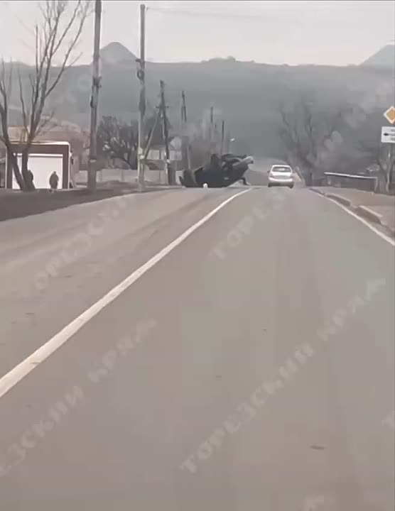 В поселке Давыдовка в Шахтерске иномарка прилегла отдохнуть на спинку