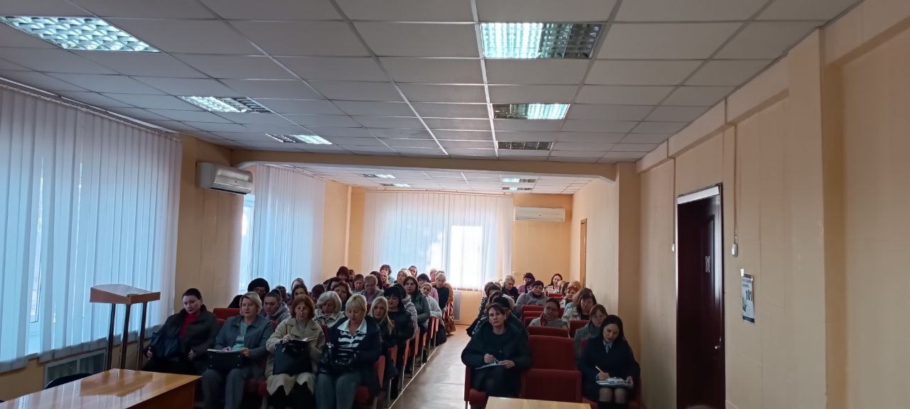 В зале заседаний Управы Кировского внутригородского района Администрации городского округа Донецк по инициативе Комиссии по делам несовершеннолетних и защите их прав при Управе Кировского внутригородского района... В зале заседаний Управы Кировского внутригородского района Администрации городского округа Донецк по инициативе Комиссии по делам несовершеннолетних и защите их прав при Управе Кировского внутригородского района...