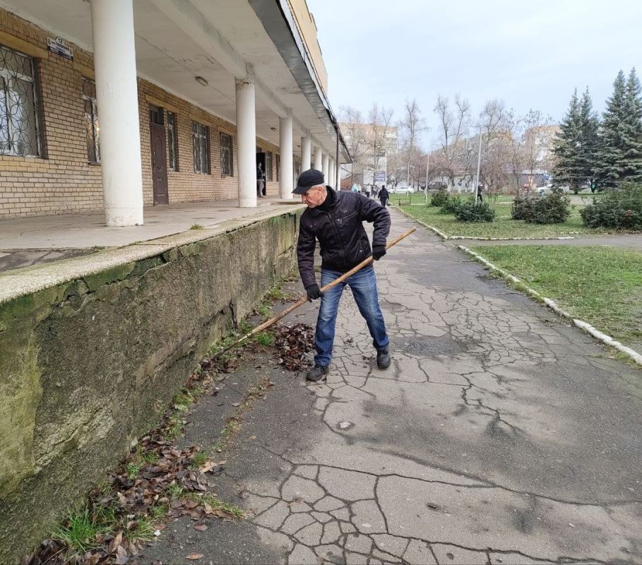 Сегодня, 27 ноября 2025 года, в рамках проекта «Городская среда», реализуемого Единой Россией , жители Кировского района приняли участие в традиционной экологической акции «Чистый четверг» Сегодня, 27 ноября 2025 года, в рамках проекта «Городская среда», реализуемого Единой Россией , жители Кировского района приняли участие в традиционной экологической акции «Чистый четверг»