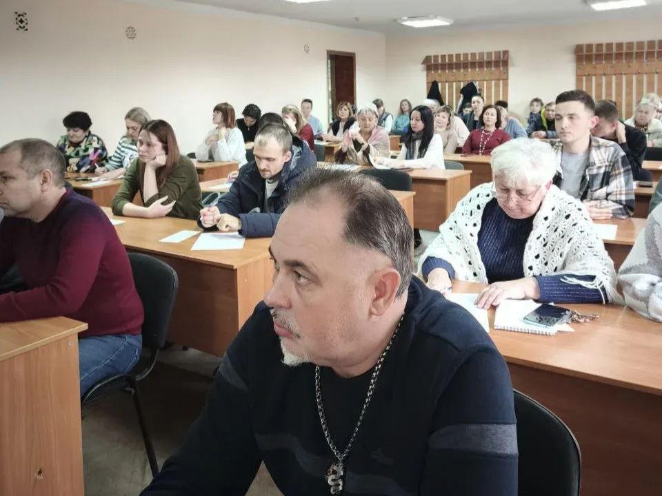Держим вектор на здоровье: в ДОНИЖТ прошло занятие по обучению сотрудников навыкам оказания первой помощи Держим вектор на здоровье: в ДОНИЖТ прошло занятие по обучению сотрудников навыкам оказания первой помощи