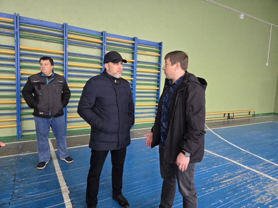 Сергей Желновач: Сегодня провел рабочее выездное совещание по вопросу капитального ремонта здания ГБОУ «Школа № 1 им. Б.Е. Щербины г.о. Дебальцево». В совещании приняли участие представители подрядной организации ООО... Сергей Желновач: Сегодня провел рабочее выездное совещание по вопросу капитального ремонта здания ГБОУ «Школа № 1 им. Б.Е. Щербины г.о. Дебальцево». В совещании приняли участие представители подрядной организации ООО...