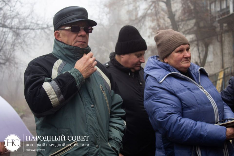 Константин Кузьмин: Провел сход граждан в поселке Донецк - Северный Константин Кузьмин: Провел сход граждан в поселке Донецк - Северный