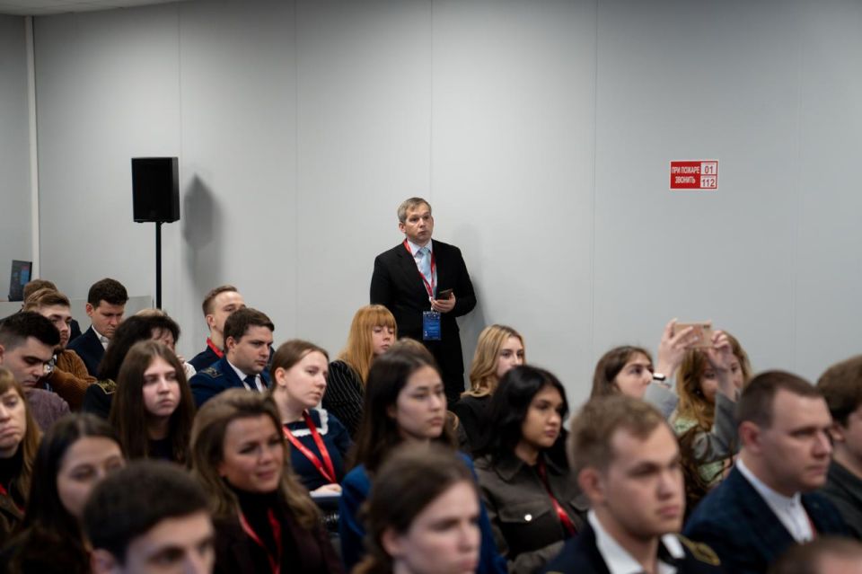 На V Конгрессе молодых ученых Андрей Фурсенко встретился с выпускниками Школы молодых исследователей из исторических регионов На V Конгрессе молодых ученых Андрей Фурсенко встретился с выпускниками Школы молодых исследователей из исторических регионов