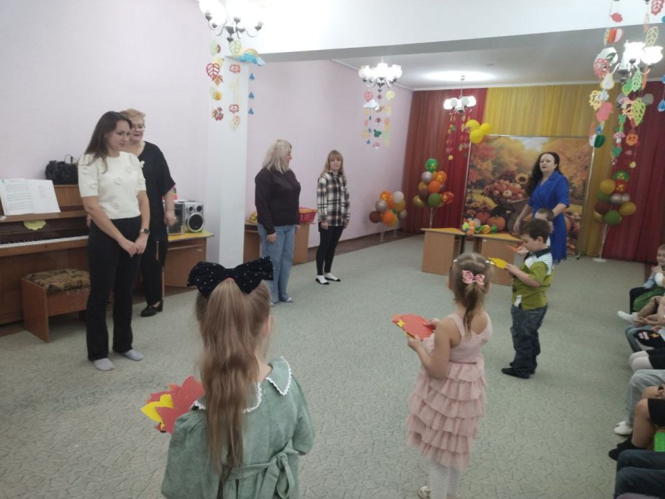 День матери - это замечательный праздник! Это день, когда все дети поздравляют своих мам с праздником День матери - это замечательный праздник! Это день, когда все дети поздравляют своих мам с праздником