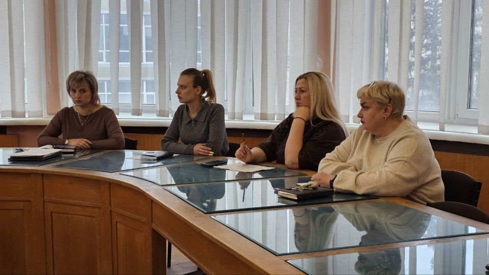 Татьяна Копылова: Сегодня, 27 ноября, в Управе Ворошиловского внутригородского района Администрации городского округа Донецк состоялось рабочее совещание «Чистый четверг» Татьяна Копылова: Сегодня, 27 ноября, в Управе Ворошиловского внутригородского района Администрации городского округа Донецк состоялось рабочее совещание «Чистый четверг»