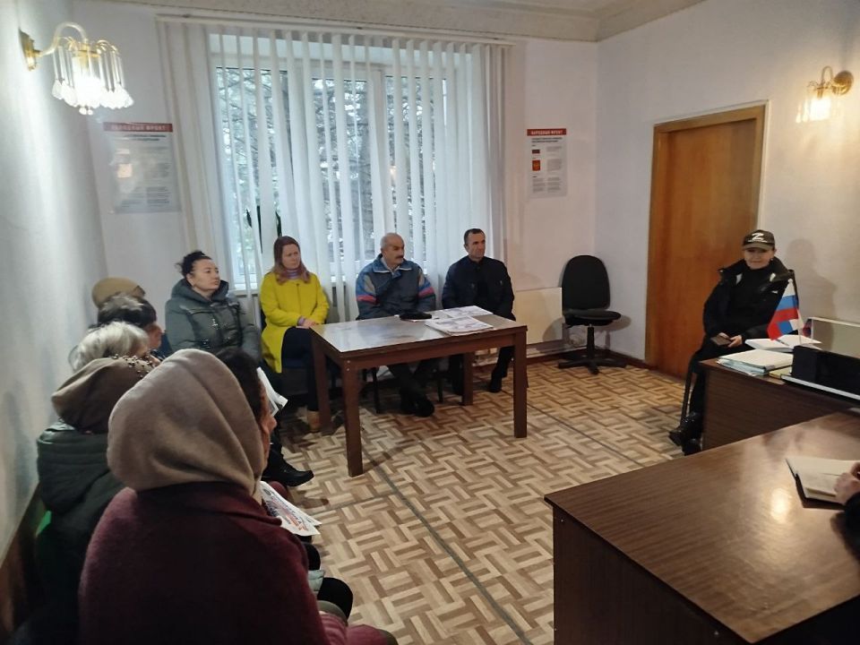 Управляющий делами Администрации Старобешевского округа Евгения Биатова провела сход граждан в селе Стыла Управляющий делами Администрации Старобешевского округа Евгения Биатова провела сход граждан в селе Стыла