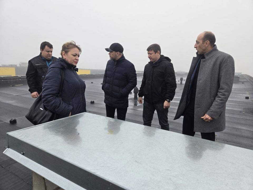 Сергей Желновач: Сегодня провел рабочее выездное совещание по вопросу капитального ремонта здания ГБОУ «Школа № 1 им. Б.Е. Щербины г.о. Дебальцево». В совещании приняли участие представители подрядной организации ООО... Сергей Желновач: Сегодня провел рабочее выездное совещание по вопросу капитального ремонта здания ГБОУ «Школа № 1 им. Б.Е. Щербины г.о. Дебальцево». В совещании приняли участие представители подрядной организации ООО...