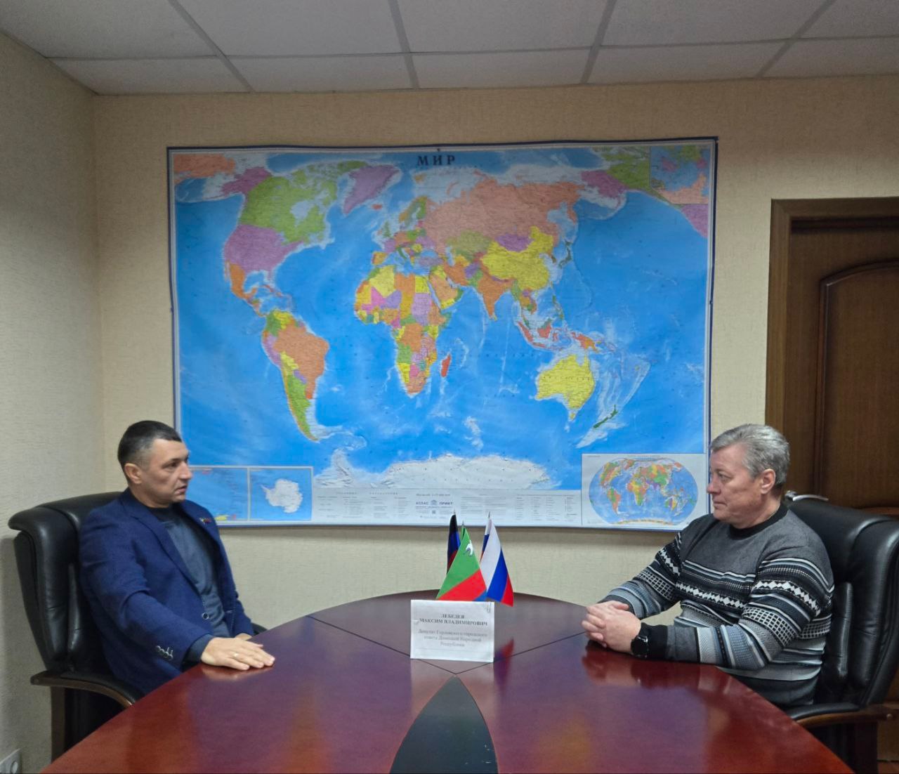 Роман Конев: 27 ноября 2025 года состоялся приём граждан депутатом Горловского городского совета Донецкой Народной Республики первого созыва Максимом Лебедевым в ООО «Стиролбиофарм»