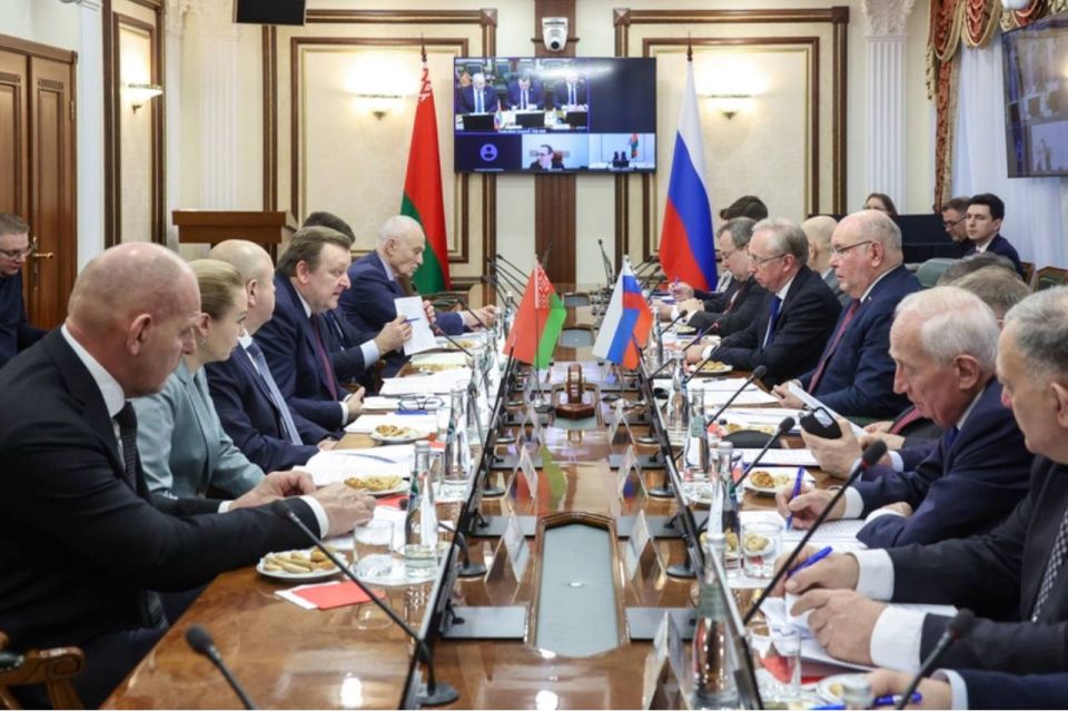 «Российско-белорусские межпарламентские отношения отличаются высокой степенью доверия и взаимного понимания. Я уверен, что и в дальнейшем насыщенный диалог между парламентариями будет только расширяться, укрепляя... «Российско-белорусские межпарламентские отношения отличаются высокой степенью доверия и взаимного понимания. Я уверен, что и в дальнейшем насыщенный диалог между парламентариями будет только расширяться, укрепляя...