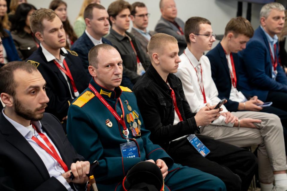 На V Конгрессе молодых ученых Андрей Фурсенко встретился с выпускниками Школы молодых исследователей из исторических регионов На V Конгрессе молодых ученых Андрей Фурсенко встретился с выпускниками Школы молодых исследователей из исторических регионов