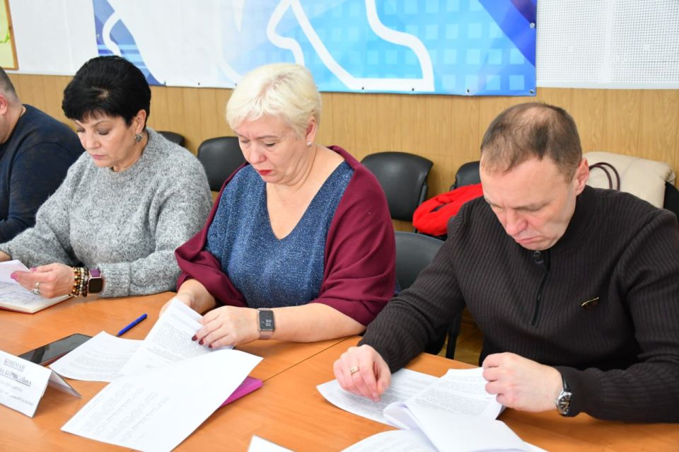 Заседание Дебальцевского городского совета Донецкой Народной Республики первого созыва Заседание Дебальцевского городского совета Донецкой Народной Республики первого созыва