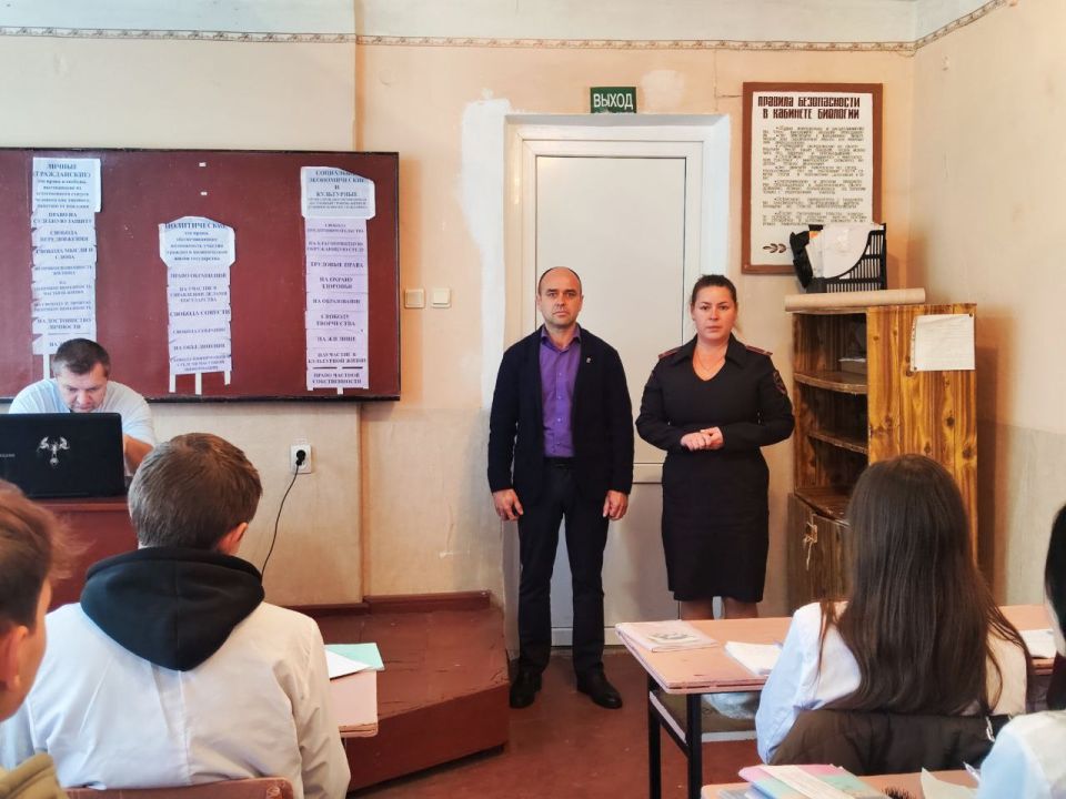 В Торезском медицинском колледже прошла профилактическая беседа о безопасности дорожного движения В Торезском медицинском колледже прошла профилактическая беседа о безопасности дорожного движения