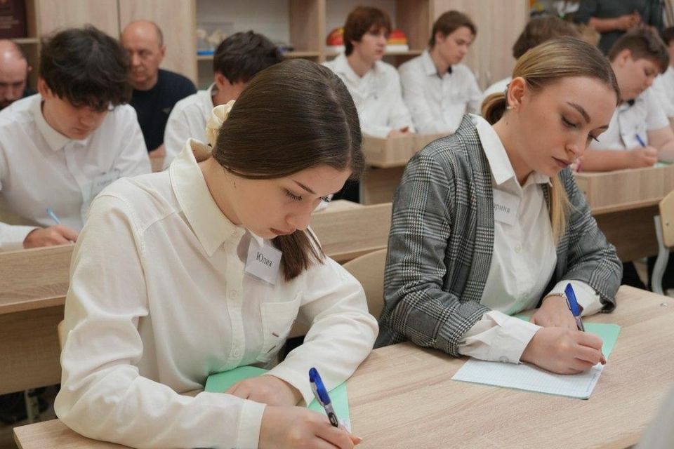 Николай Михайлов: Министр образования и науки ДНР рассказал о генетике школьникам Старобешевского округа Николай Михайлов: Министр образования и науки ДНР рассказал о генетике школьникам Старобешевского округа