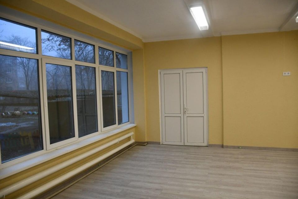 Владимирцы отремонтировали спортзал в детском саду Кировского Владимирцы отремонтировали спортзал в детском саду Кировского