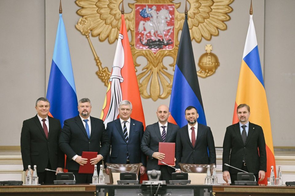 Гурген Малхасян: Вместе с Главой ДНР Денисом Пушилиным принял участие в заседании Совета Содружества «Донбасс», проходившем под председательством Губернатора Воронежской области Александра Гусева в гостеприимном Воронеже Гурген Малхасян: Вместе с Главой ДНР Денисом Пушилиным принял участие в заседании Совета Содружества «Донбасс», проходившем под председательством Губернатора Воронежской области Александра Гусева в гостеприимном Воронеже