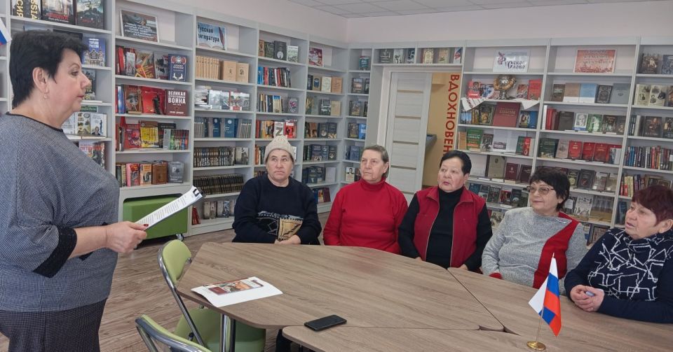 В рамках работы Центра популяризации русского языка и культуры «Русское слово» сотрудник центральной городской библиотеки Груберт И.Н. для пользователей читального зала оформила выставку-портрет «Александр Блок: штрихи... В рамках работы Центра популяризации русского языка и культуры «Русское слово» сотрудник центральной городской библиотеки Груберт И.Н. для пользователей читального зала оформила выставку-портрет «Александр Блок: штрихи...