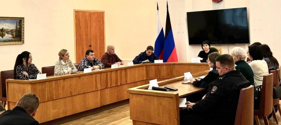 27 ноября, в Администрации Тельмановского округа состоялось заседании комиссии по делам несовершеннолетних и защите их прав, на котором был решен вопрос об ограничении матери в правах на двоих малолетних детей из-за... 27 ноября, в Администрации Тельмановского округа состоялось заседании комиссии по делам несовершеннолетних и защите их прав, на котором был решен вопрос об ограничении матери в правах на двоих малолетних детей из-за...