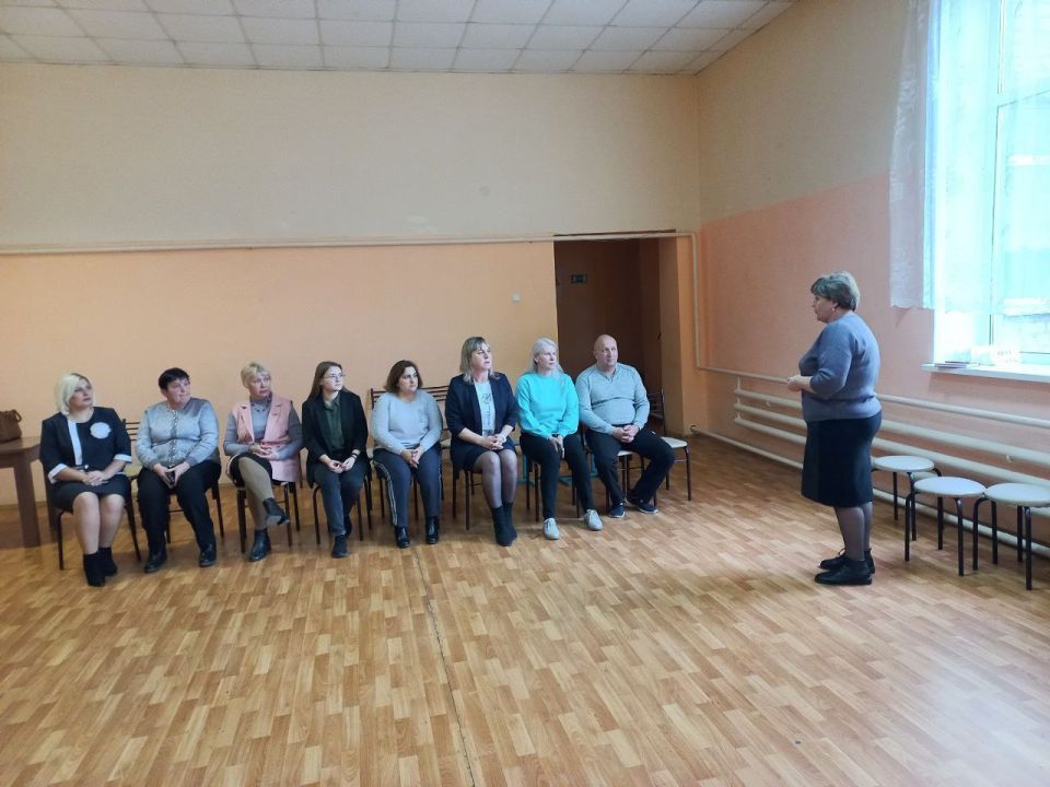 Сегодня начальник Староигнатьевского территориального отдела Администрации Тельмановского округа провел встречу с жителями села Новая Лампа, где были рассмотрены следующие актуальные вопросы: Сегодня начальник Староигнатьевского территориального отдела Администрации Тельмановского округа провел встречу с жителями села Новая Лампа, где были рассмотрены следующие актуальные вопросы: