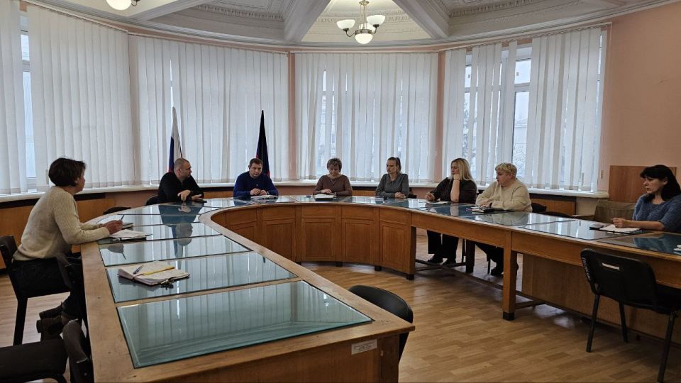Татьяна Копылова: Сегодня, 27 ноября, в Управе Ворошиловского внутригородского района Администрации городского округа Донецк состоялось рабочее совещание «Чистый четверг» Татьяна Копылова: Сегодня, 27 ноября, в Управе Ворошиловского внутригородского района Администрации городского округа Донецк состоялось рабочее совещание «Чистый четверг»
