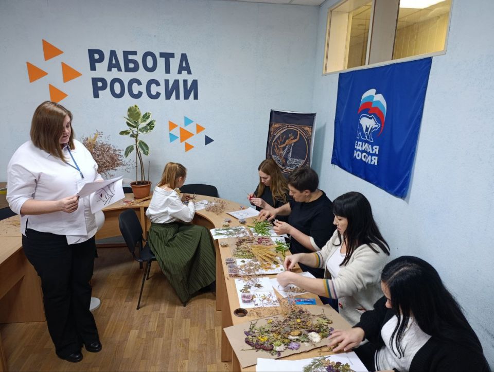 Сегодня в предверии Международного Дня Матери в ГКУ «Першотравневый РЦЗ» прошло заседание творческое женского клуба Сегодня в предверии Международного Дня Матери в ГКУ «Першотравневый РЦЗ» прошло заседание творческое женского клуба