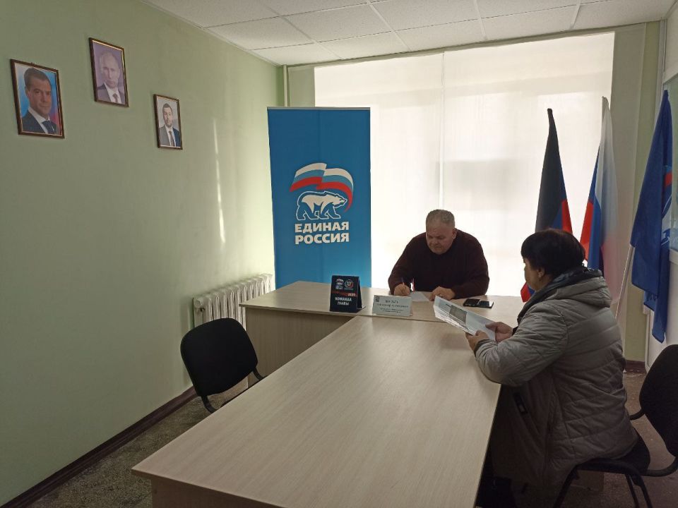 Председатель Амвросиевского муниципального совета Александр Шульга провёл приём в общественной приемной Амвросиевского местного отделения Всероссийской политической партии "Единая Россия" Председатель Амвросиевского муниципального совета Александр Шульга провёл приём в общественной приемной Амвросиевского местного отделения Всероссийской политической партии "Единая Россия"