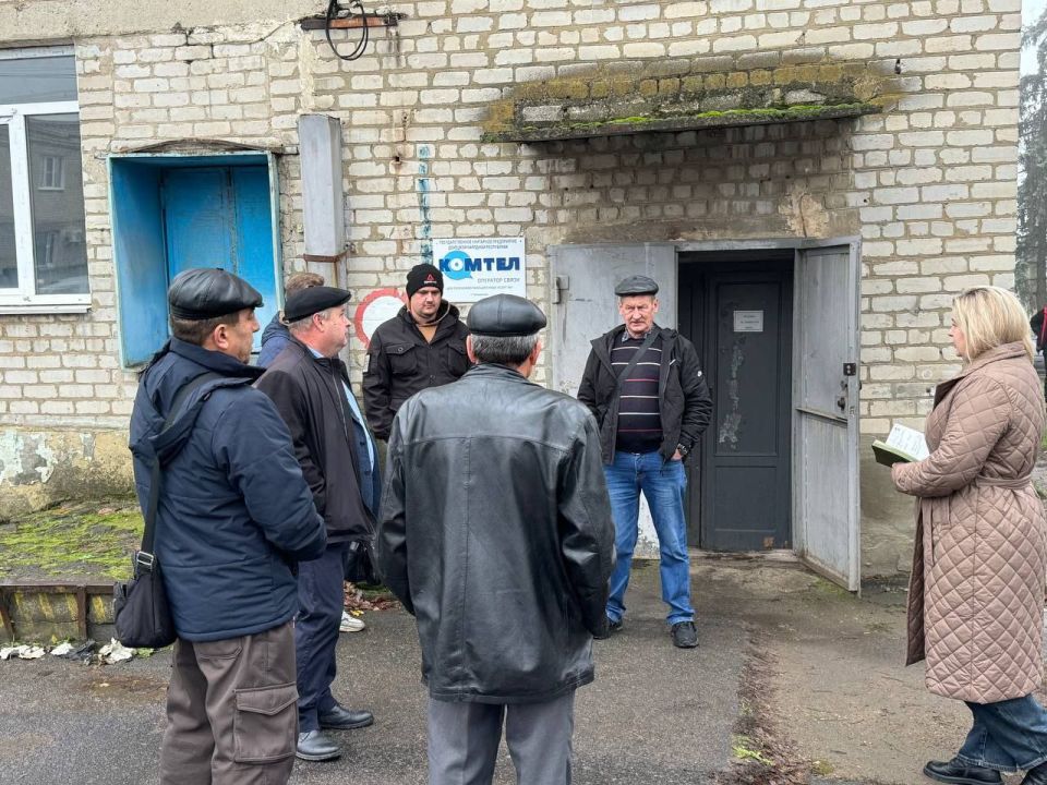 В Донецкой Народной Республике прошла выездная торговля с использованием автомагазинов В Донецкой Народной Республике прошла выездная торговля с использованием автомагазинов