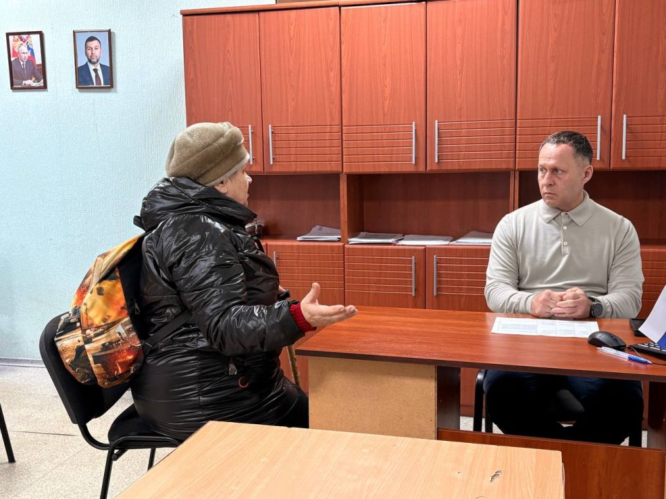 Александр Пеняев: Провел традиционный личный прием, во время которого ответил на вопросы, поднятые жителями в обращениях Александр Пеняев: Провел традиционный личный прием, во время которого ответил на вопросы, поднятые жителями в обращениях