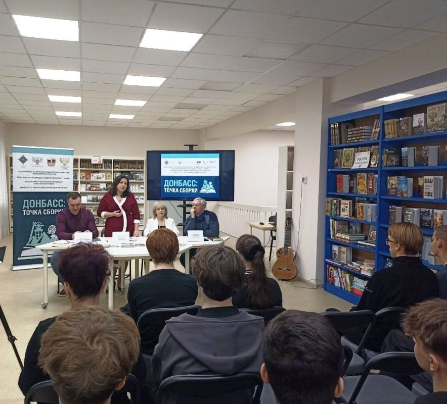 27 ноября в читальном зале центральной городской модельной библиотеке состоялась встреча с участниками проекта «Донбасс: точка сборки», членами Союза писателей России: Елизаветой Хаплановой (уроженка г. Макеевки, сегодня... 27 ноября в читальном зале центральной городской модельной библиотеке состоялась встреча с участниками проекта «Донбасс: точка сборки», членами Союза писателей России: Елизаветой Хаплановой (уроженка г. Макеевки, сегодня...