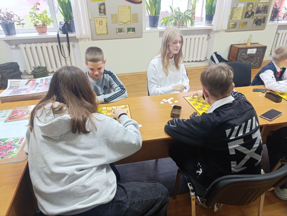 В Ждановке прошли соревнования по шашкам ... В Ждановке прошли соревнования по шашкам ...
