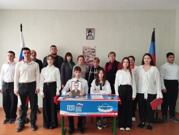 Навсегда в наших сердцах…. В школе № 2 посёлка Еленовка городского округа Докучаевск состоялось торжественное открытие Парты Героя, посвящённой старшему сержанту Никите Костенко — выпускнику этого учебного заведения...