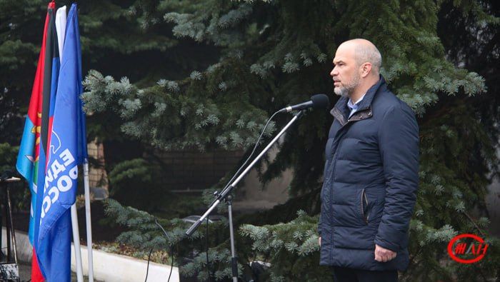 Сегодня, 27 ноября, в локомотивном депо Дебальцево Донецкого филиала ФГУП «ЖДН» увековечили память погибших героев СВО Сегодня, 27 ноября, в локомотивном депо Дебальцево Донецкого филиала ФГУП «ЖДН» увековечили память погибших героев СВО