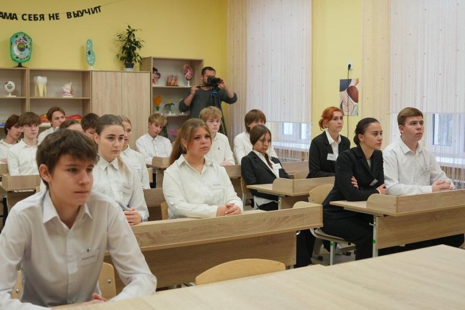 Министр образования и науки ДНР рассказал о генетике школьникам Старобешевского округа Министр образования и науки ДНР рассказал о генетике школьникам Старобешевского округа