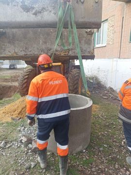 Бригада из Ленинградской области завершила строительство нового участка канализационной сети в Карло-Марксово