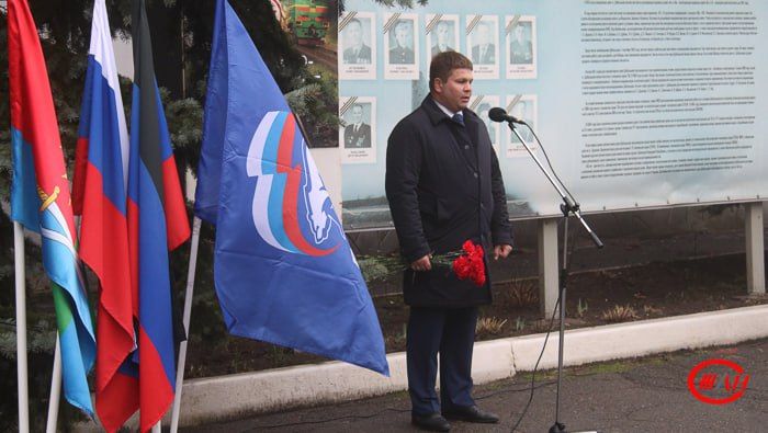 Сегодня, 27 ноября, в локомотивном депо Дебальцево Донецкого филиала ФГУП «ЖДН» увековечили память погибших героев СВО Сегодня, 27 ноября, в локомотивном депо Дебальцево Донецкого филиала ФГУП «ЖДН» увековечили память погибших героев СВО